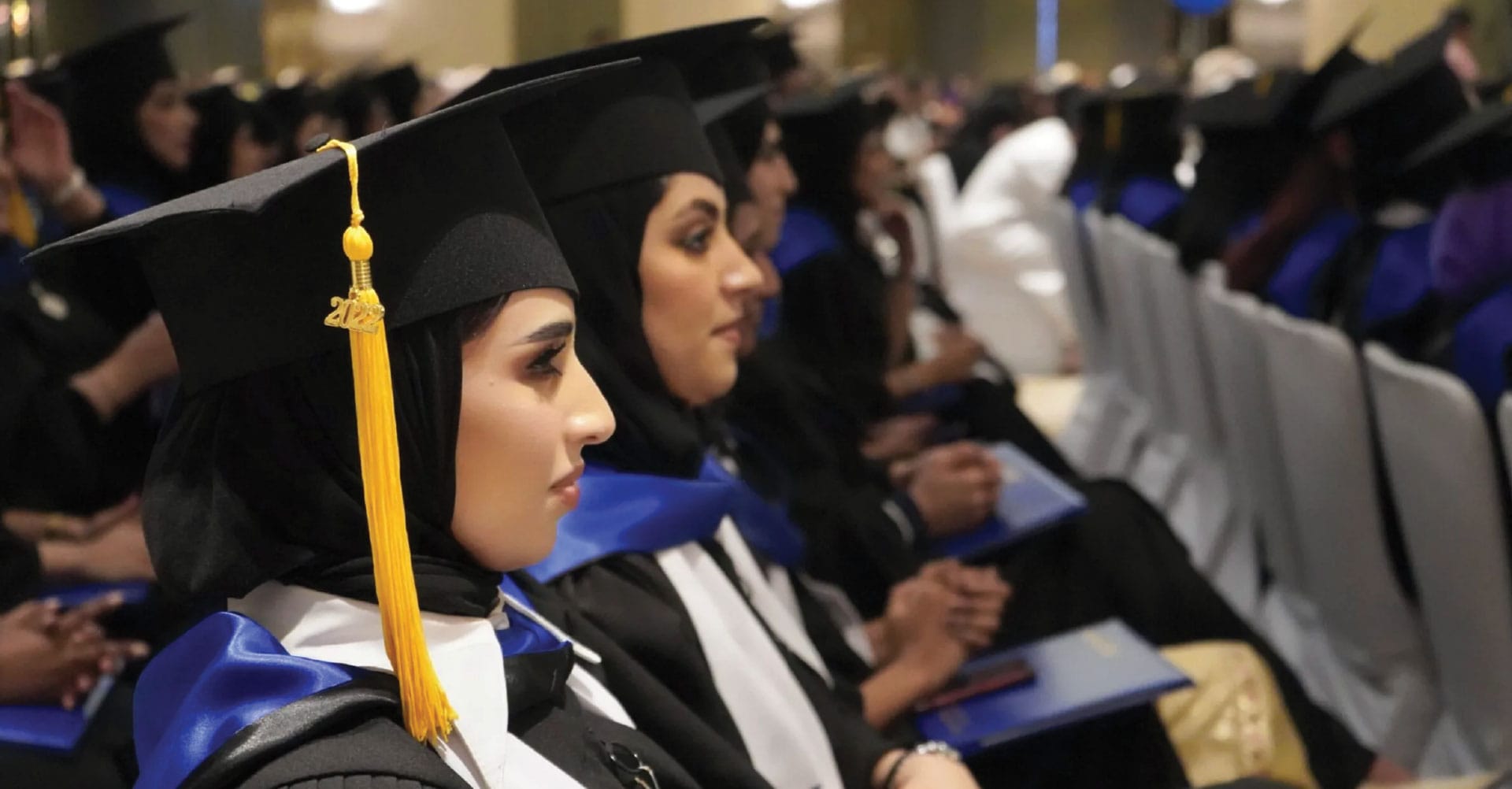الكلية الحديثة للتجارة والعلوم تحتفل بحفل التخرج الثالث والثلاثين 